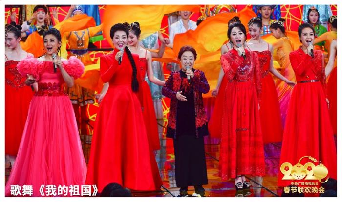 总台2020春晚现场。图片来源:央视新闻客户端 总台2020春晚现场。图片来源:央视新闻客户端